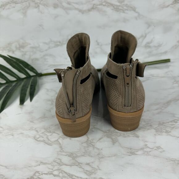 Dolce Vita Kara Bootie Womens Brown Perforated Suede Side Buckle Strap size 7.5 - Picture 4 of 9